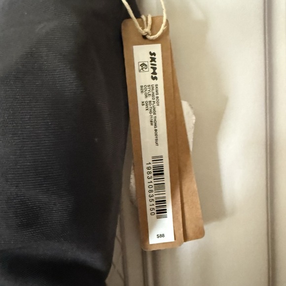 NWT SKIMS BODY UNLINED PLUNGE THONG BODYSUIT Onyx Black SIZE XS $88 - Picture 9 of 11